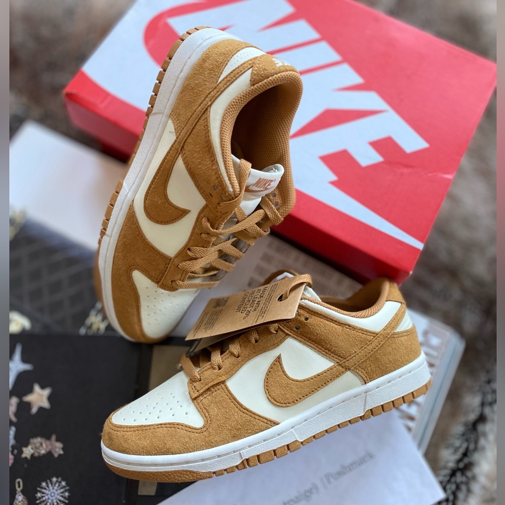 Nike Dunk Low Sneakers - Picture 16 of 16